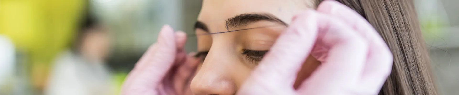 client getting her eye brows microbladed
